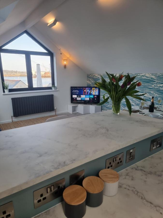The Bunker-Luxe Central Falmouth Getaway With Stunning Sea Views Exteriér fotografie